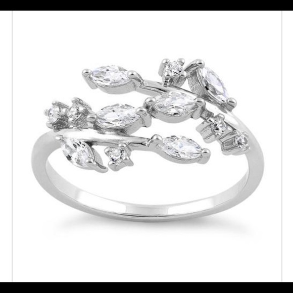 925 Sterling Silver Ring - Picture 3 of 6